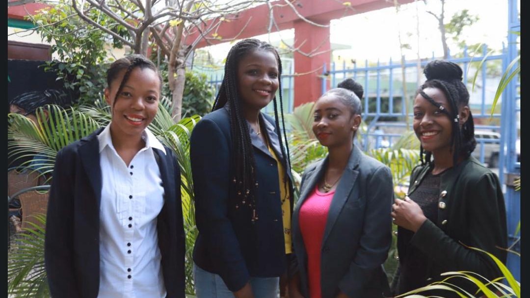 Une équipe essentiellement féminine gagne le concours Hult Prize de l’Université de Port-au-Prince, Edelweiss nous parle de son projet SACO!