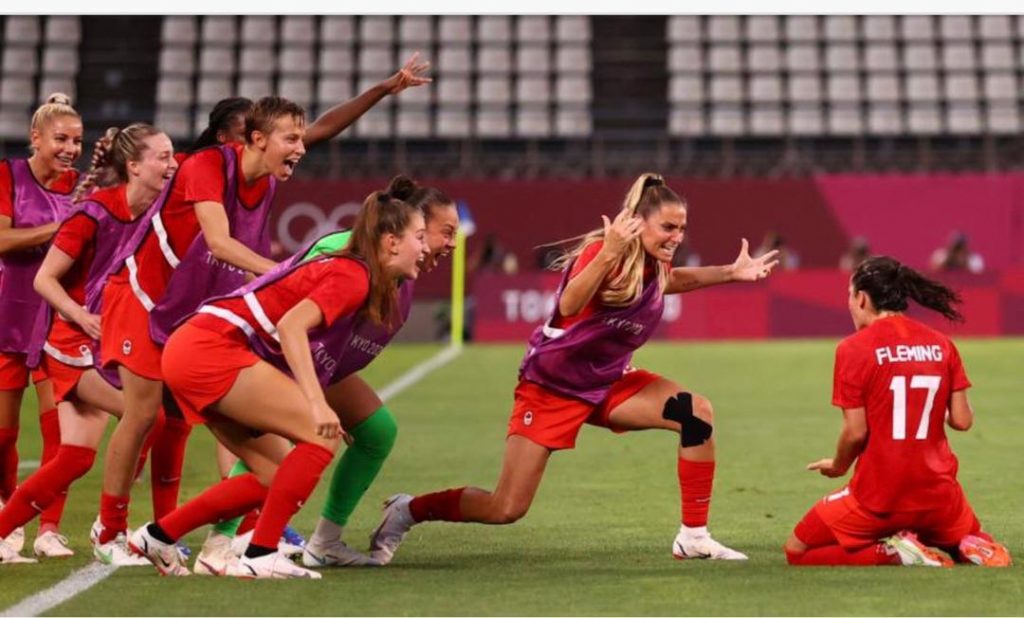 Le Canada bat les États-Unis et se qualifie pour la finale du tournoi olympique de football féminin