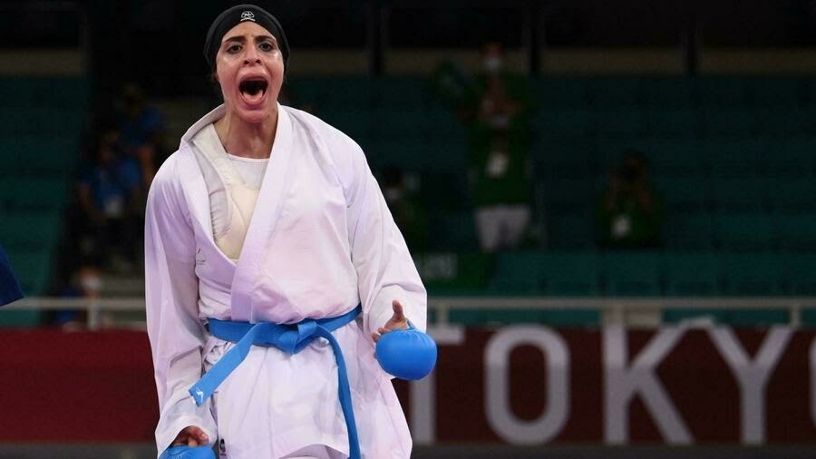 La karatéka Feryal Abdelaziz, la première Égyptienne à être médaillée d’or