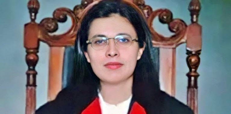 Pakistan : La nomination d’une première femme juge à la Cour suprême fait débat
