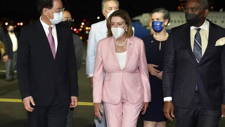 Les mises en garde de Pékin laissent de marbre Nancy Pelosi qui arrive dans la capitale taïwanaise