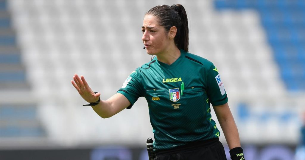Une grande première dans le monde du foot italien, une femme, arbitrera un match de Serie A