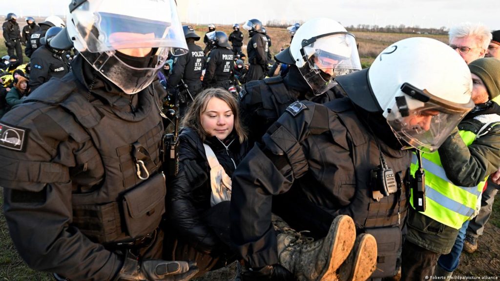 Greta Thunberg arrêtée en Allemagne lors d’une manifestation contre une mine de charbon